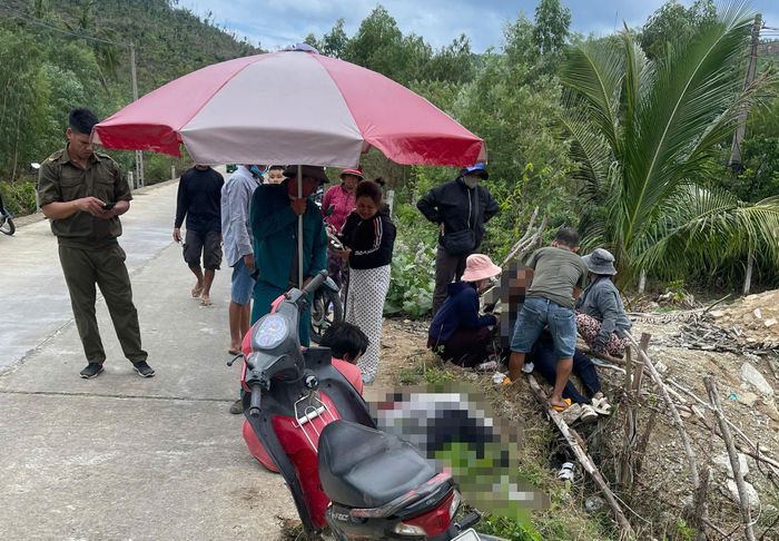 Hiện trường hai nữ sinh gặp tai nạn trên đường đi học về, một em tử vong.