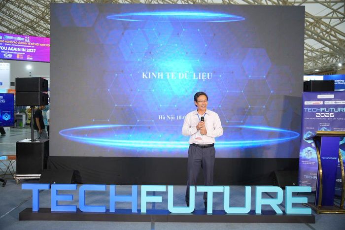 Đại diện các doanh nghiệp trình bày giải pháp công nghệ tại Triển lãm.