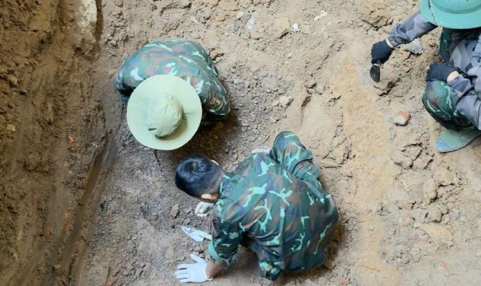 Đội Tìm kiếm, quy tập hài cốt liệt sĩ số 2, Phòng Chính trị, Bộ Chỉ huy quân sự tỉnh Quảng Trị tìm kiếm, quy tập tại khu phố Thành Cổ, phường Quảng Trị.