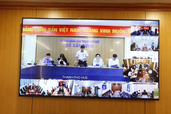 Hội thảo tổ chức theo hình thức trực tiếp kết hợp trực tuyến.