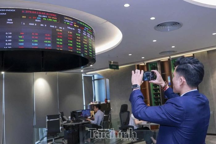 Tiếp tục hoàn thiện khung pháp lý về chứng khoán phái sinh, tạo cơ sở triển khai đa dạng các sản phẩm. Ảnh: Đức Thanh