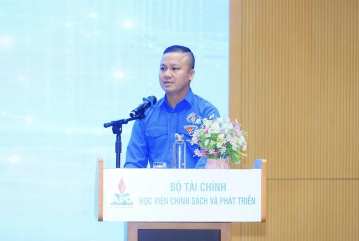 Đồng chí Lê Đôn - Bí thư Đoàn Thanh niên Bộ Tài chính phát biểu tại Hội thảo.