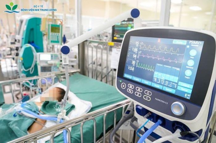 Bệnh não hoại tử cấp tính có thể diễn biến nhanh, gây tổn thương thần kinh nghiêm trọng ở trẻ. Ảnh: BVCC