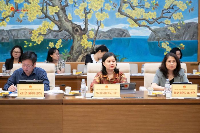 Các đại biểu dự cuộc họp