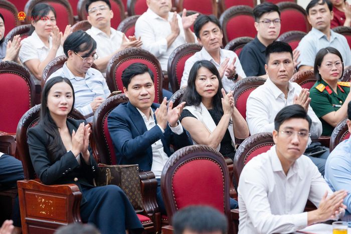 Các chuyên gia, nhà đào tạo AI dự hội nghị