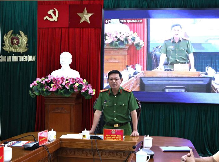 Phó Giám đốc Công an tỉnh Đại tá Đỗ Tiến Dũng phát biểu tại hội nghị