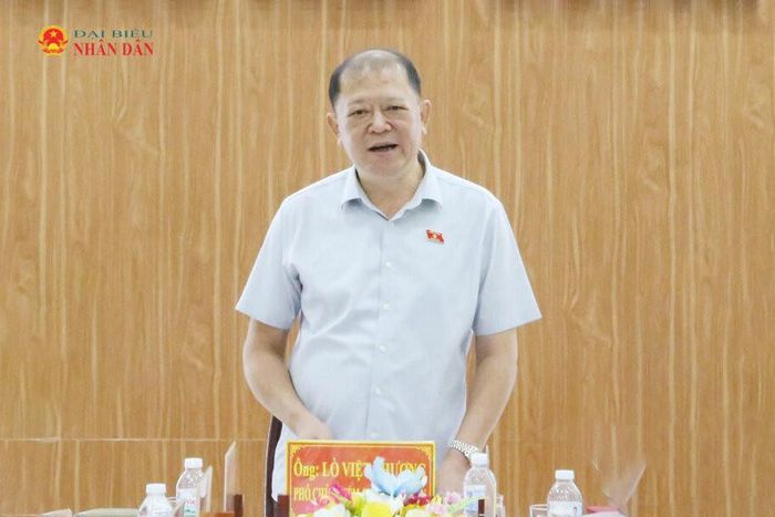 Phó Chủ nhiệm Ủy ban Dân nguyện và Giám sát Lò Việt Phương phát biểu tại buổi làm việc với UBND phường Trị An