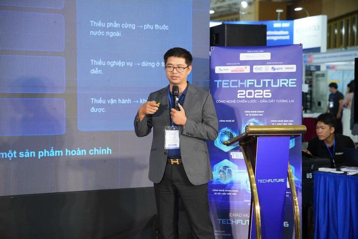Naiscorp Robotics thực hiện pitching tại triển lãm