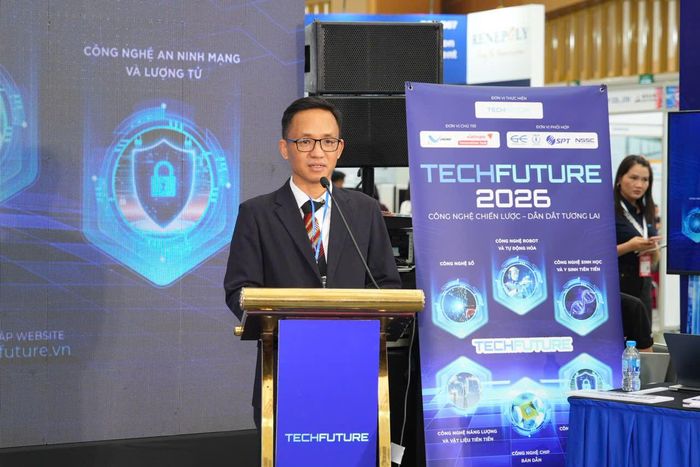 Chủ tịch Hội đồng Quản trị Quỹ Khởi nghiệp Sáng tạo Việt Nam (VNFund) Kiều Công Thược tại triển lãm