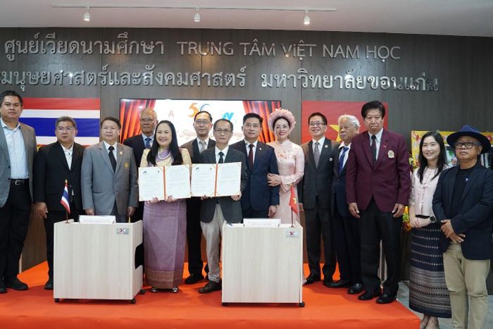 Khoa Ngôn ngữ học và Việt Nam học VNU-USSH kí kết Biên bản ghi nhớ hợp tác với Khoa Nhân văn và Khoa học Xã hội KKU