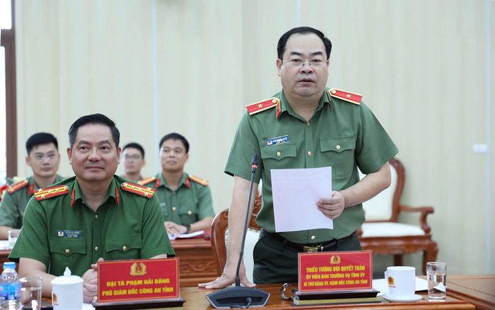 Thiếu tướng Bùi Quyết Toán, Ủy viên Ban Thường vụ Tỉnh ủy, Giám đốc Công an tỉnh Lai Châu phát biểu cảm ơn sự quan tâm lãnh đạo tỉnh.