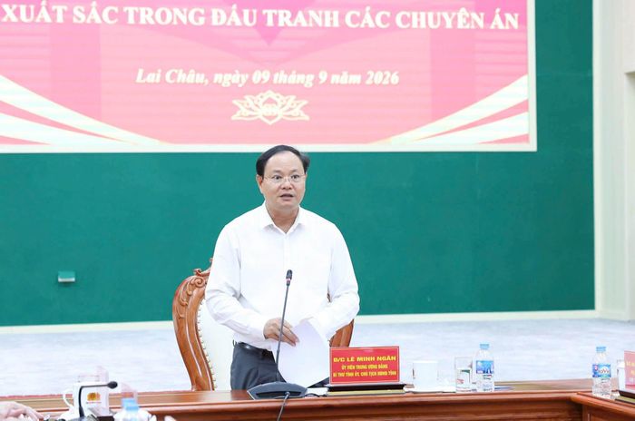 Đồng chí Lê Minh Ngân, Ủy viên Ban Chấp hành Trung ương Đảng, Bí thư Tỉnh ủy, Chủ tịch HĐND tỉnh Lai Châu phát biểu tại buổi lễ.