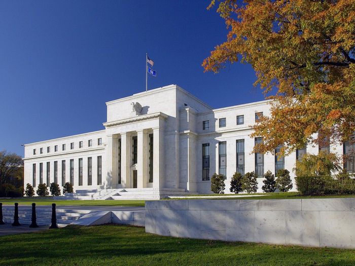 Chi phí vay dài hạn tại Mỹ tăng mạnh ngay trước cuộc họp chính sách tháng 9 của Fed. Ảnh: Federal Reserve/Wikimedia Commons.