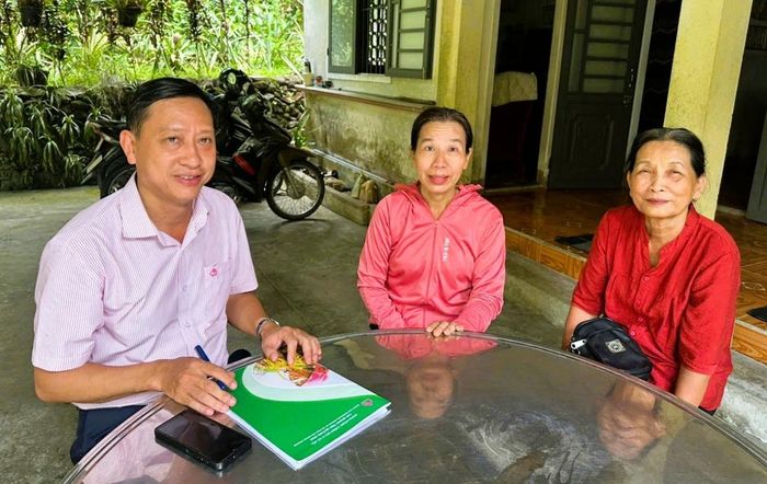 Tín dụng dành cho HSSV đã giúp 4 người con của chị Nguyễn Thị Quỳnh Sương (giữa) ở xã Tiên Phước vượt qua khó khăn, để giấc mơ giảng đường không dang dở…
