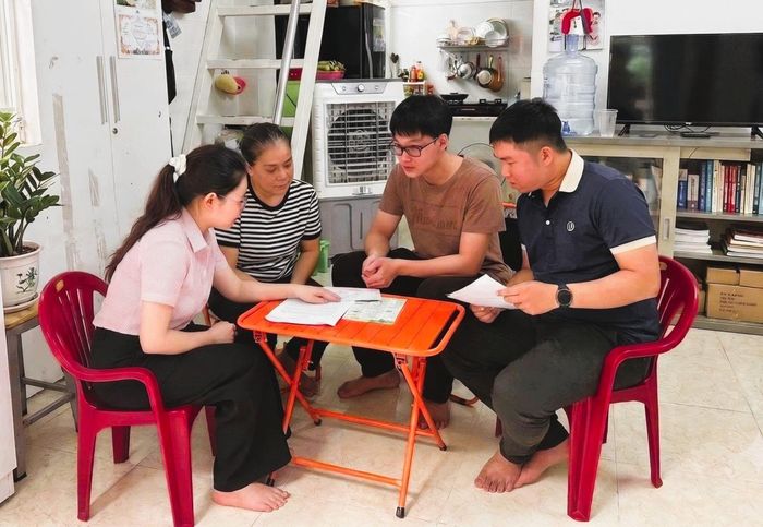 Nguồn vốn ưu đãi dành cho sinh viên STEM đã mở ra cơ hội cho sinh viên Trần Nguyễn Trung Hiếu (thứ 2 từ phải sang), Trường Đại học Bách khoa - Đại học Đà Nẵng.