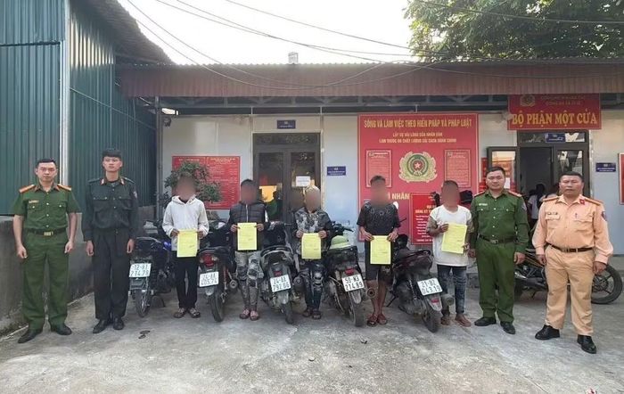  Lực lượng chức năng lập hồ sơ xử lý vi phạm, tạm giữ các phương tiện liên quan. 