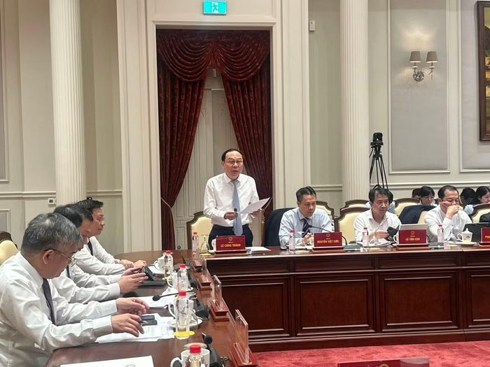 Thứ trưởng Bộ Nông nghiệp và Môi trường Lê Công Thành giới thiệu những nội dung cơ bản của Luật sửa đổi, bổ sung một số điều của 10 luật liên quan đến thủ tục hành chính, điều kiện kinh doanh trong lĩnh vực nông nghiệp và môi trường.