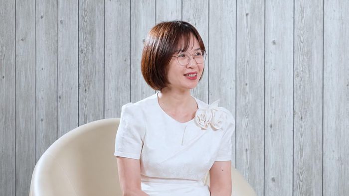 ThS.BS. Lê Hồng Nga chỉ ra những nơi trú ẩn quen thuộc nhưng dễ bị bỏ sót của muỗi vằn, lăng quăng ngay trong nhà.