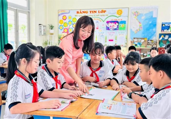 Sách giáo khoa cũng sẽ được rà soát để đảm bảo phù hợp, đồng bộ với Chương trình GDPT 2018.