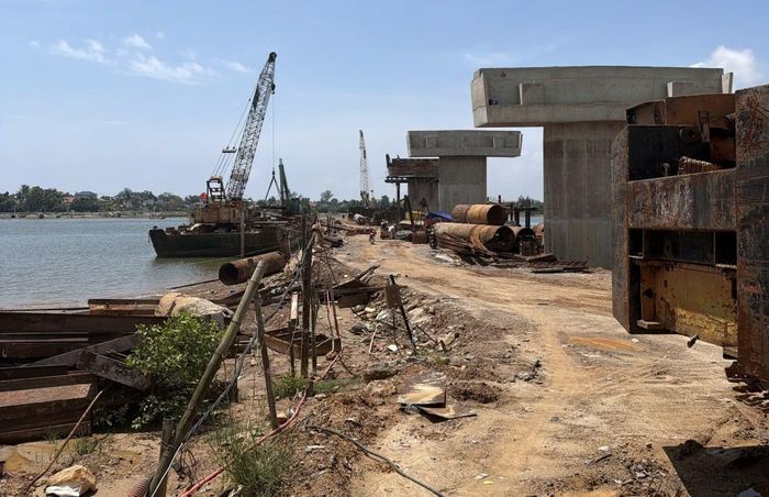 Giá vật liệu tăng cao gây ảnh hưởng đến tiến độ thi công công trình giao thông ở Quảng Trị.