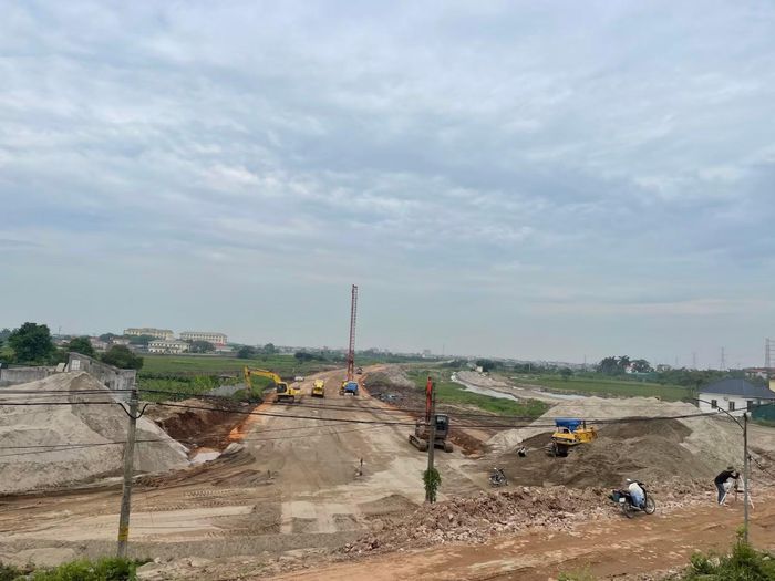 Một trong những động lực được kỳ vọng tạo sức bật cho nền kinh tế những tháng cuối năm là đầu tư công.