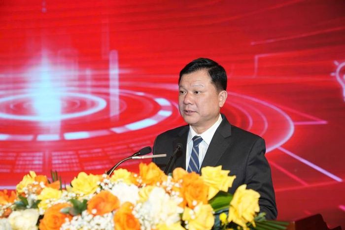 PGS.TS Hoàng Văn Hùng, Bí thư Đảng ủy, Giám đốc Đại học Thái Nguyên phát biểu tại buổi lễ.