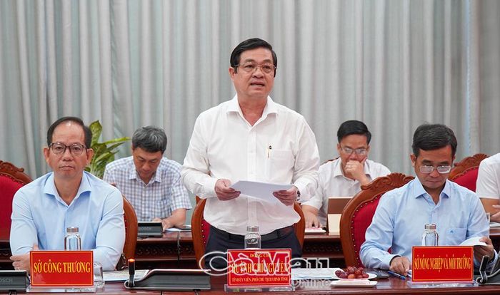  Đồng chí Huỳnh Chí Nguyện, Phó Chủ tịch UBND tỉnh Cà Mau, kiến nghị Đoàn công tác quan tâm thể chế hoá các nội dung phù hợp với thực tiễn tỉnh nhà.