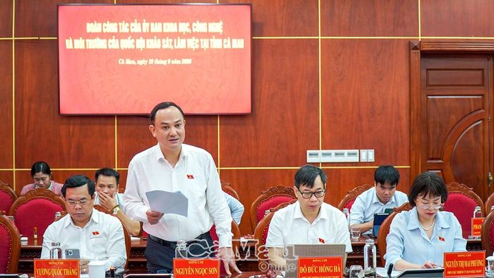  Đồng chí Nguyễn Ngọc Sơn, Đại biểu Quốc hội hoạt động chuyên trách tại Uỷ ban Khoa học, Công nghệ và Môi trường, tham gia thảo luận về 2 dự án Luật.
