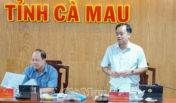  Phó Bí thư Thường trực Tỉnh uỷ Huỳnh Quốc Việt phát biểu tại cuộc họp.