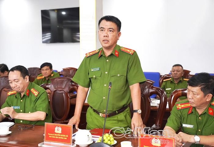 Thượng tá Nguyễn Hoàng Hà, Phó Phân viện trưởng, Phân viện Khoa học hình sự tại TP Hồ Chí Minh, phát biểu tại buổi làm việc.