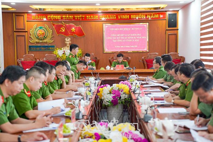 Tham dự có lãnh đạo các phòng thuộc Viện Khoa học hình sự, lãnh đạo các phòng nghiệp vụ Công an tỉnh và Trưởng Công an các xã, phường.