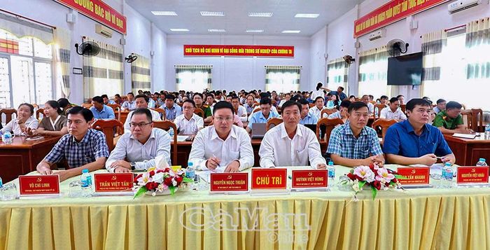 Trước đó, ngày 7/8, Tỉnh uỷ Cà Mau tổ chức Hội nghị quán triệt, triển khai thực hiện Chỉ thị số 07 của Bộ Chính trị. Hội nghị kết nối trực tuyến đến 301 điểm cầu trong tỉnh, với hơn 22.000 đảng viên tham dự. (Trong ảnh: Điểm cầu Xã Quách Phẩm)