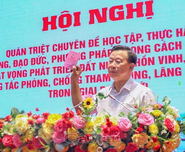 Đồng chí Hồ Trung Việt, Trưởng Ban Tuyên giáo Tỉnh uỷ, Báo cáo viên Trung ương, quán triệt chuyên đề học tập, thực hành tư tưởng, đạo đức, phương pháp, phong cách Hồ Chí Minh.