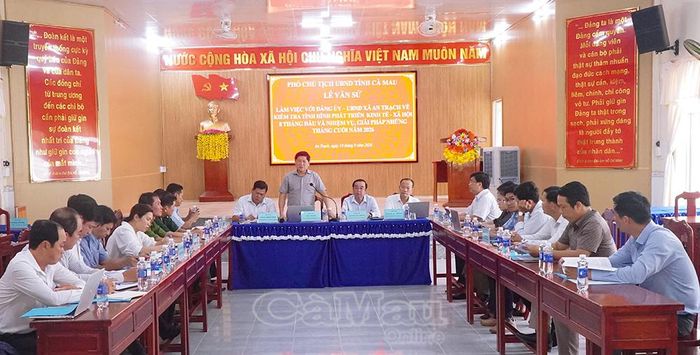 Phó Chủ tịch UBND tỉnh Lê Văn Sử phát biểu chỉ đạo tại buổi làm việc với xã An Trạch.