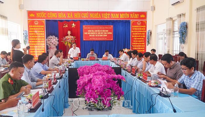 Đoàn công tác làm việc tại xã Định Thành