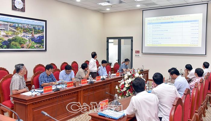 Ban Quản lý dự án Xây dựng tỉnh trình bày phương án thực hiện nâng cấp, cải tạo Trường THPT Cà Mau.