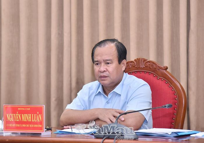 Phó Chủ tịch UBND tỉnh Nguyễn Minh Luân đề nghị Sở GD&ĐT trong triển khai các nhiệm vụ phải thật khẩn trương, rõ đầu mối, rõ sản phẩm và rõ thời gian hoàn thành.