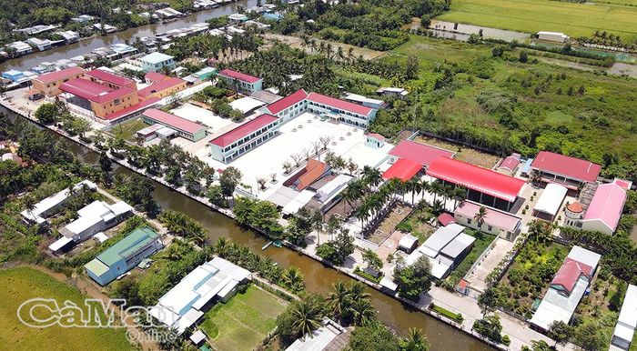 Lãnh đạo UBND tỉnh cho chủ trương chọn Trường Tiểu học Vĩnh Phú Đông làm điểm tổ chức lễ khánh thành các cơ sở giáo dục tại xã Phước Long.