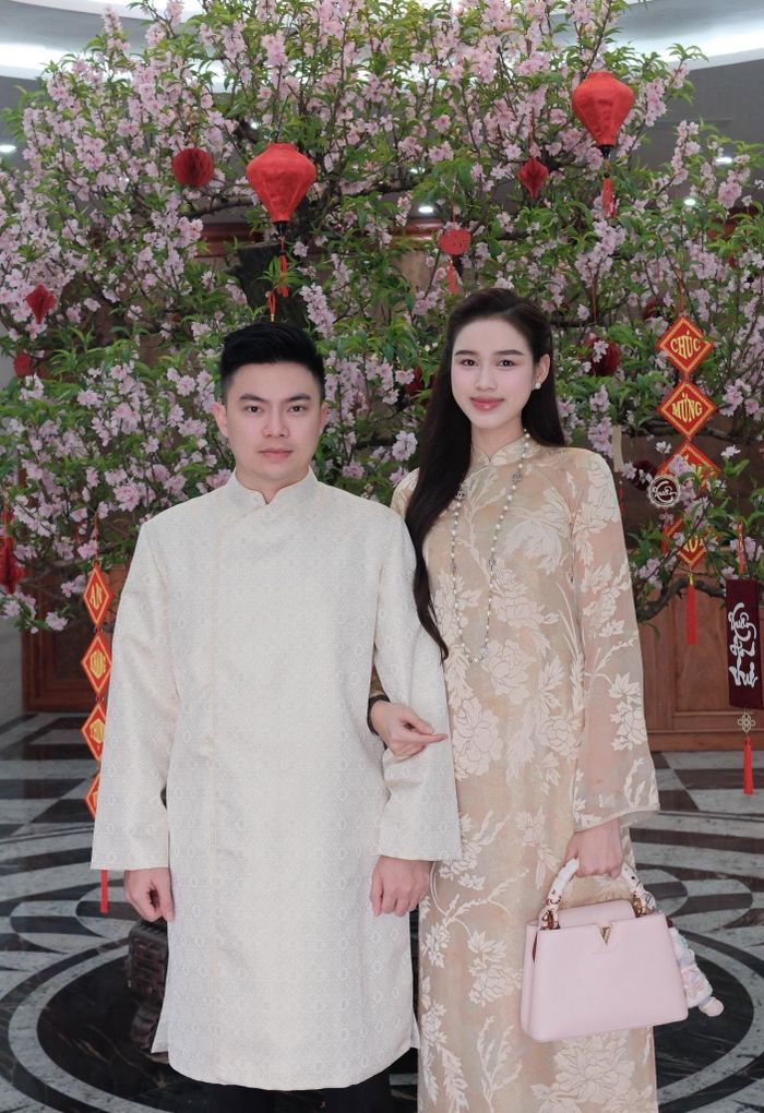 Đỗ Thị Hà có hôn nhân viên mãn với thiếu gia Viết Vương.