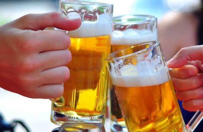 Có thể tận dụng bia đã mở nhưng chưa uống hết. Ảnh minh họa.