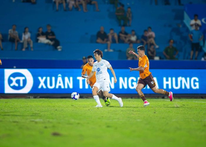 Tuấn Anh trong màu áo Thép Xanh Nam Định