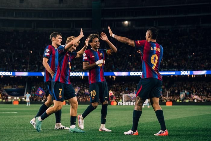 Lamine Yamal kiến tạo cho Gabriel Jesus ấn định chiến thắng