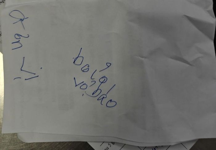 Người đàn ông nhờ vợ báo cho đơn vị.
