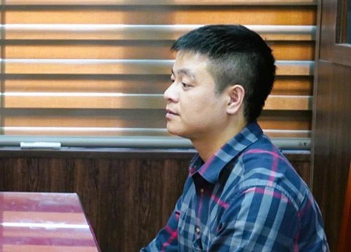 Hoàng Mạnh Linh làm việc tại cơ quan điều tra. Ảnh: Công an tỉnh Thanh Hóa
