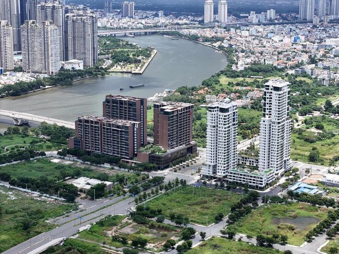 Lo ngại giá nhà quanh khu TOD có thể tăng nếu chủ đầu tư tính các khoản thu, phí vào giá bán. Ảnh: Bích Trần