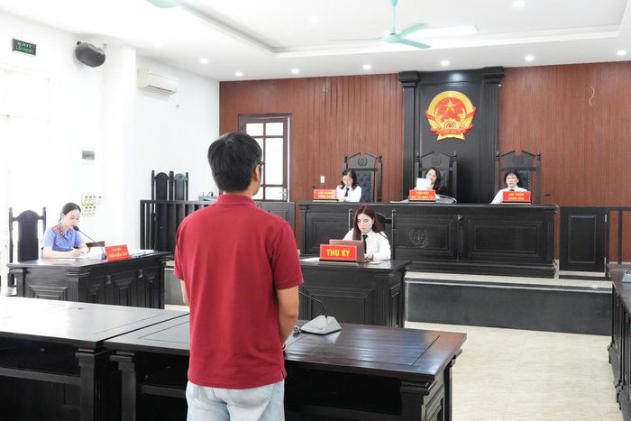 Phiên tòa xét xử sơ thẩm Nguyễn Đình Quý về tội “Xâm phạm quyền sở hữu công nghiệp”.