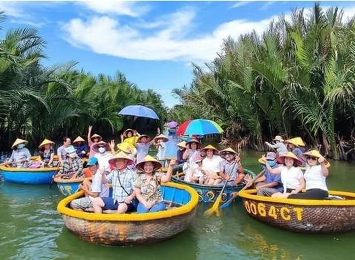 Dạo chơi bằng thuyền thúng ở Hội An, TP.Đà Nẵng