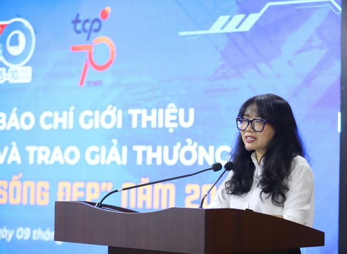 Bà Phan Thị Phương Nhung, Giám đốc Truyền thông Đối ngoại Công ty TCP Việt Nam chia sẻ tại chương trình.