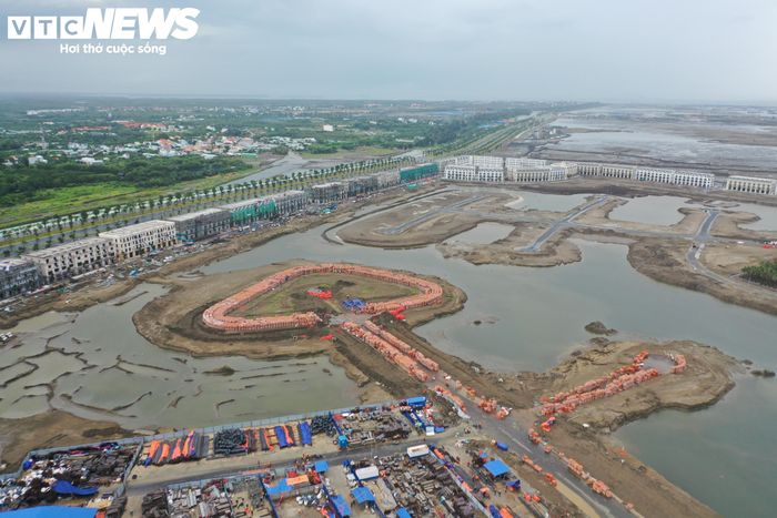 Phân khu A rộng hơn 950 ha, một mặt giáp Biển Đông (cửa sông Đồng Tranh), được định hướng phát triển khu ở sinh thái gắn với dịch vụ du lịch tại khu vực cửa ngõ khu đô thị.
