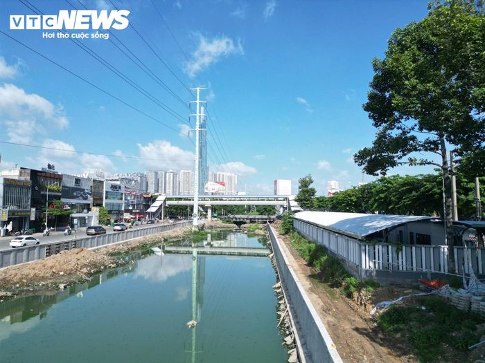 Lòng rạch được nạo vét, khơi thông giúp mặt cắt dòng chảy thông thoáng hơn so với trước. Công trình được kỳ vọng góp phần cải thiện khả năng tiêu thoát nước cho khu vực.